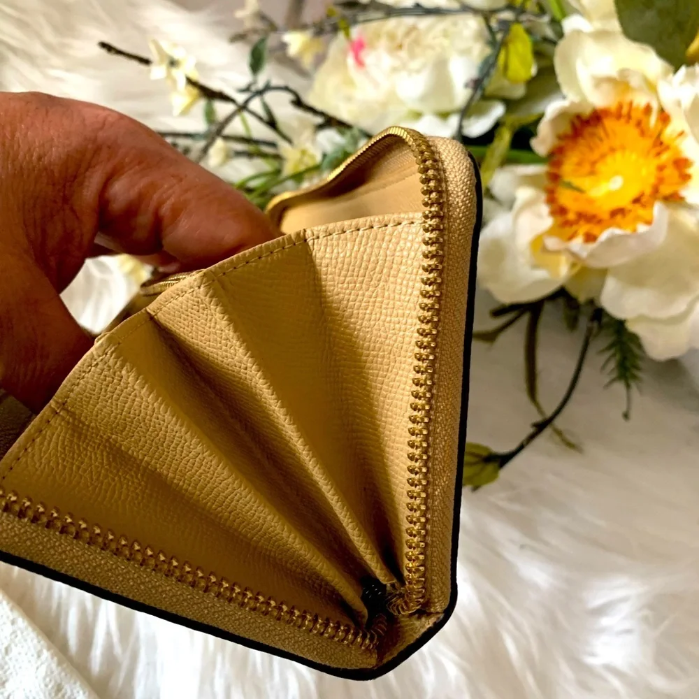 COACH Edge Studs Accordion Zip Wallet F52769